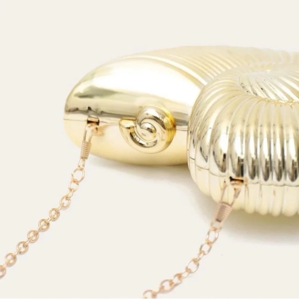 ✨✨GOLD SEASHELL Nautilus Spiral Clutch with Chain ✨✨New
